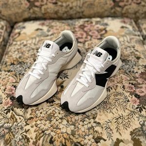 New Balance 327 Sneaker in Sea Salt